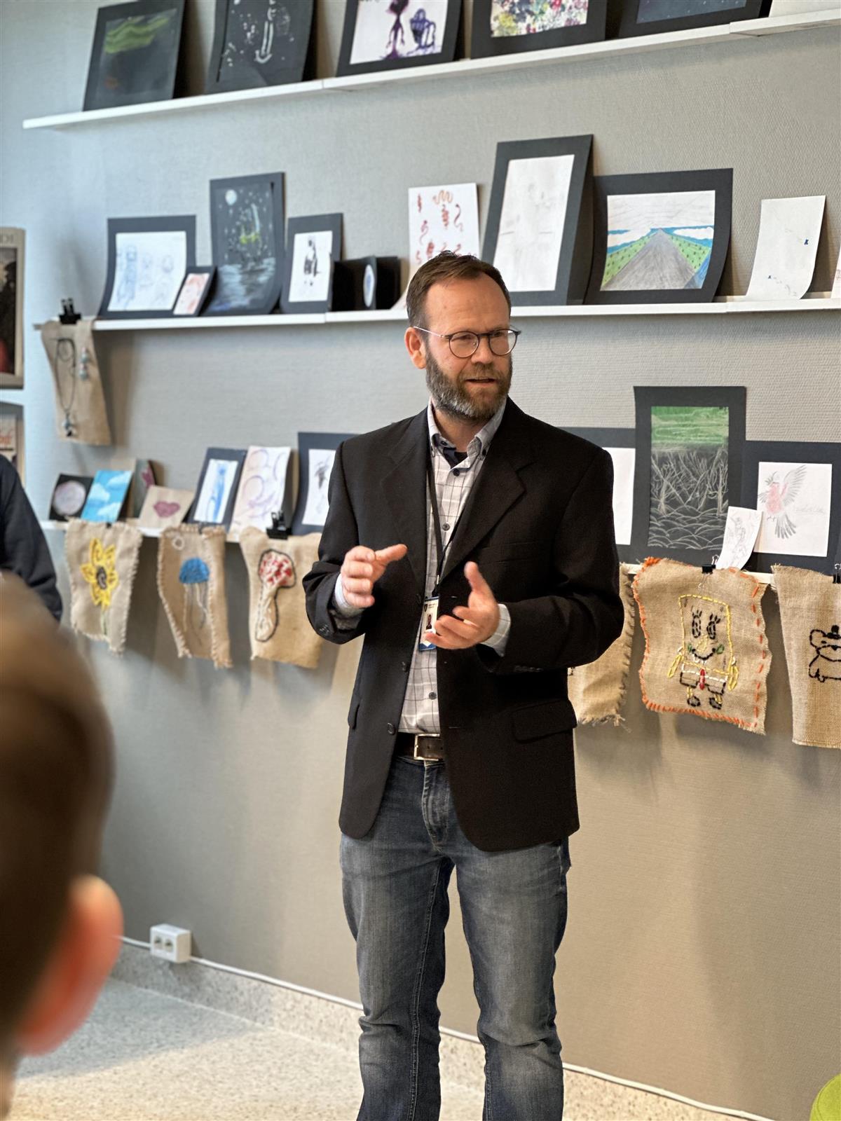 Åpnings av kunstrom på kulturskolen juni 2024 - Klikk for stort bilde